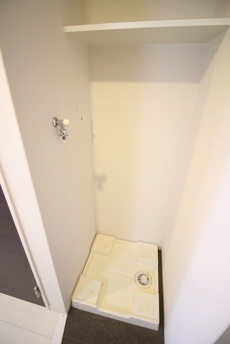 物件内観写真10　(洗濯機置場)