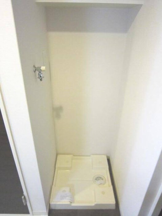 物件内観写真10　(洗濯機置場)