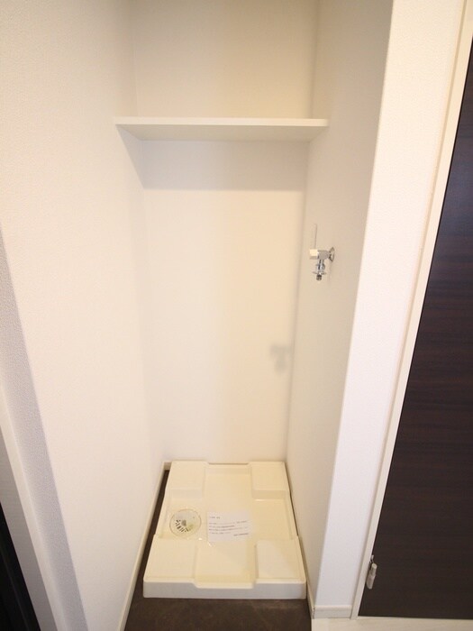 物件内観写真17　(洗濯機置場)