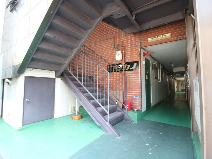 物件外観写真3　(エントランス部分)