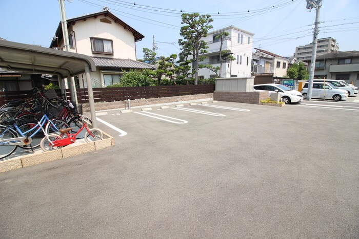 物件外観写真6　(駐車場)