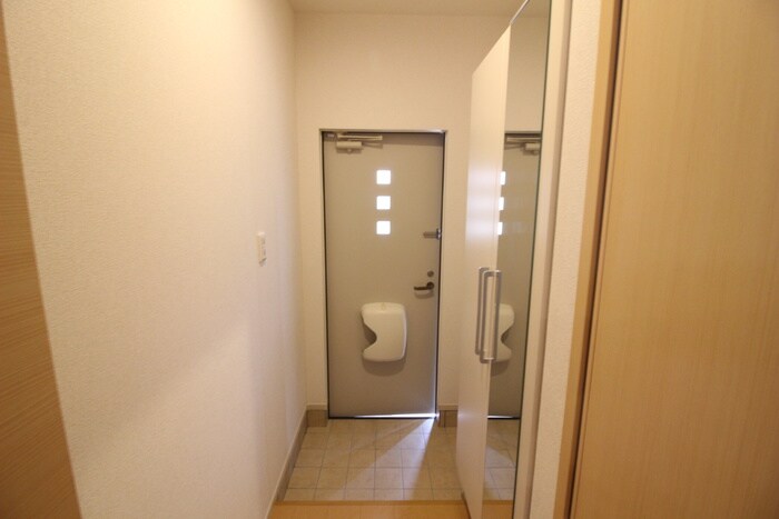 物件内観写真16　(玄関)