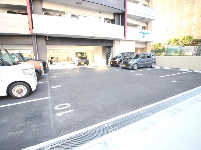 物件外観写真3　(駐車場)