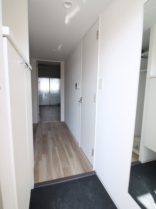 物件内観写真15　(玄関)