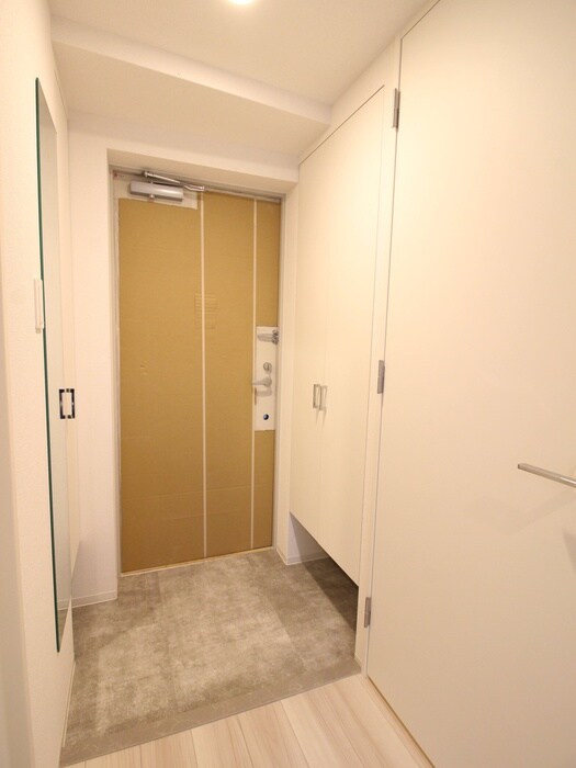 物件内観写真16　(玄関)