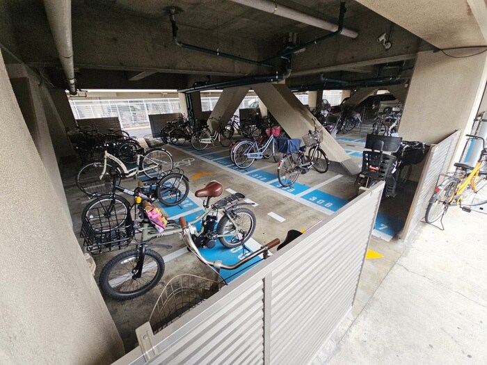 物件外観写真5　(駐輪場)