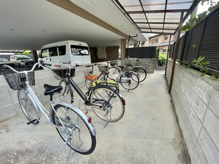 物件外観写真4　(駐輪場)