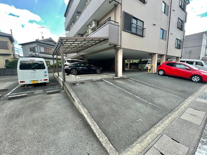 物件外観写真5　(駐車場)