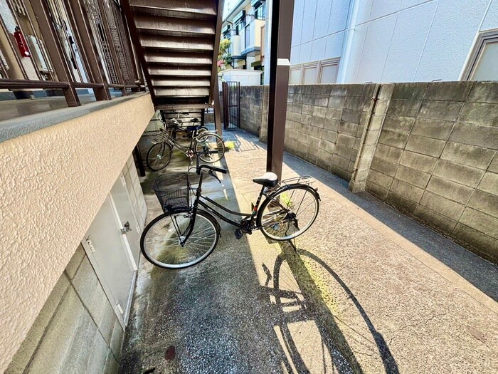 物件外観写真3　(駐輪場)