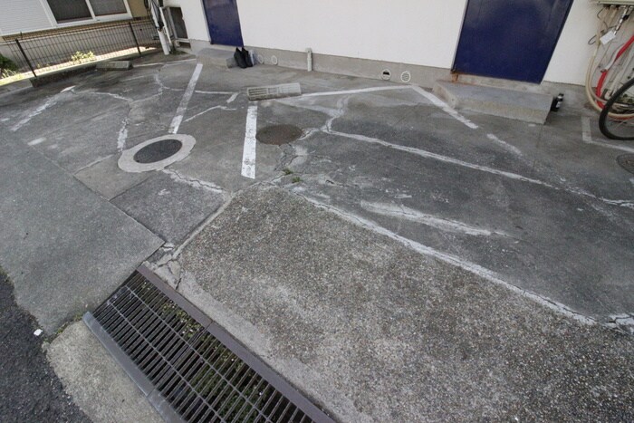 物件外観写真6　(駐車場)