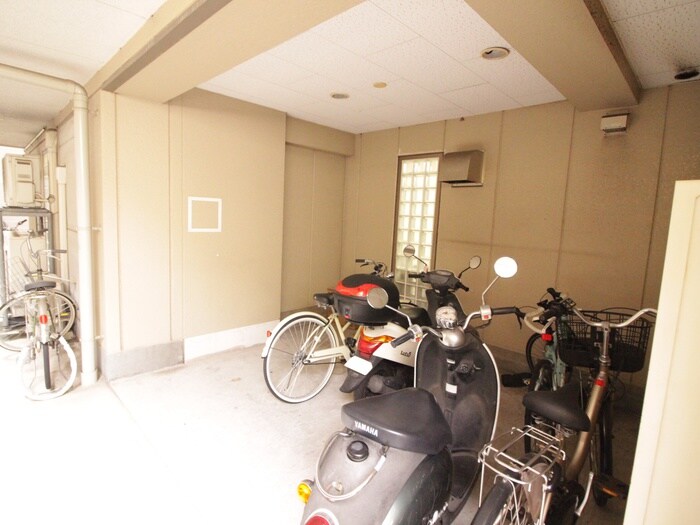 物件外観写真6　(駐輪場)