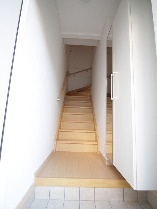 物件内観写真16　(玄関)