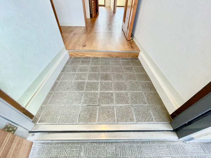 物件内観写真17　(玄関)