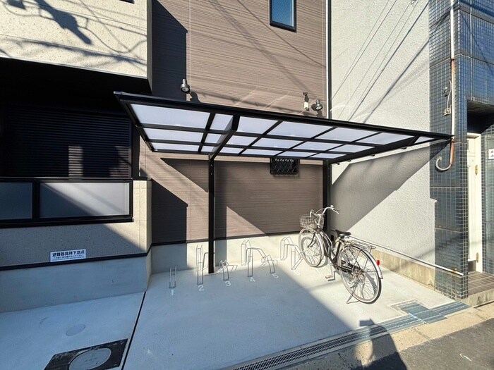 物件外観写真4　(駐輪場)