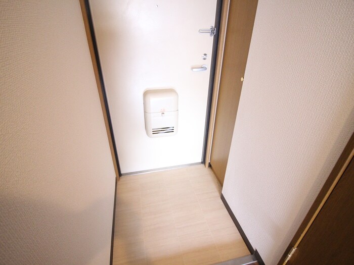 物件内観写真12　(玄関)
