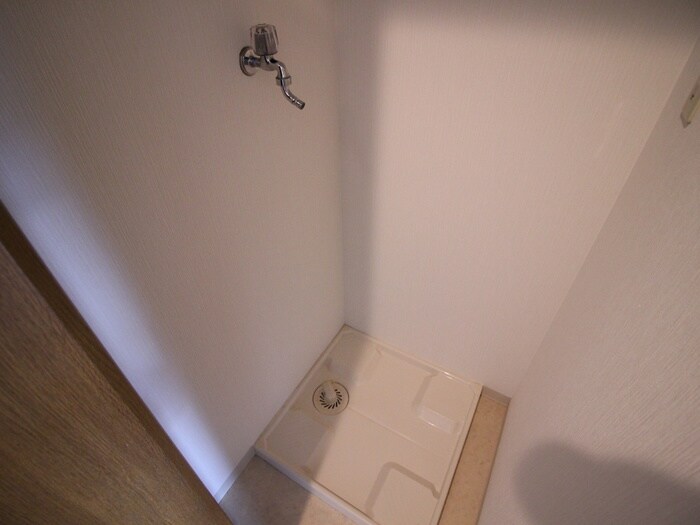 物件内観写真15　(洗濯機置場)