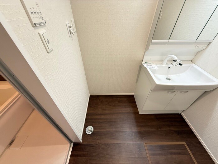 物件内観写真10　(洗濯機置場)