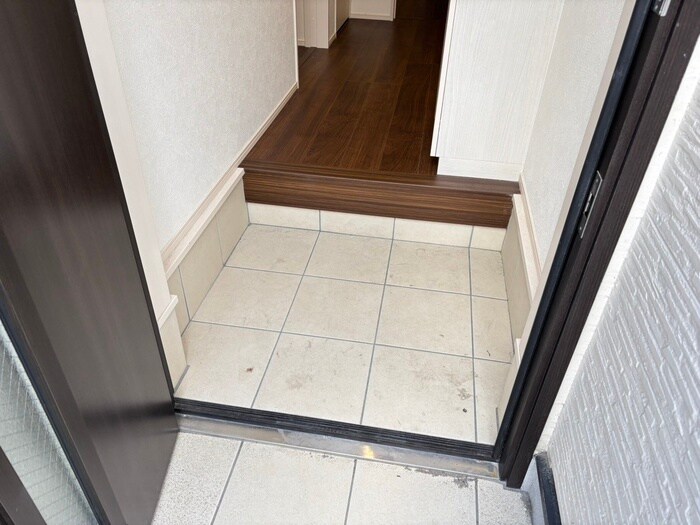 物件内観写真11　(玄関)