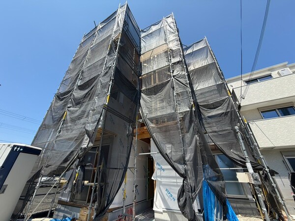 建築中