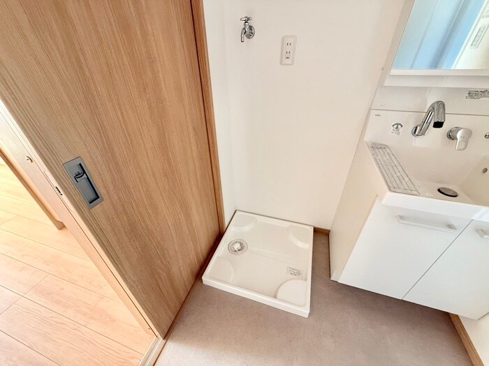 物件内観写真14　(洗濯機置場)