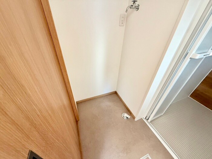 物件内観写真14　(洗濯機置場)