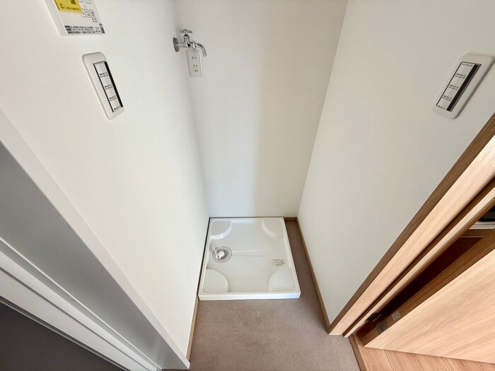 物件内観写真14　(洗濯機置場)