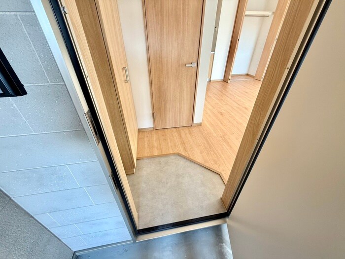 物件内観写真15　(玄関)