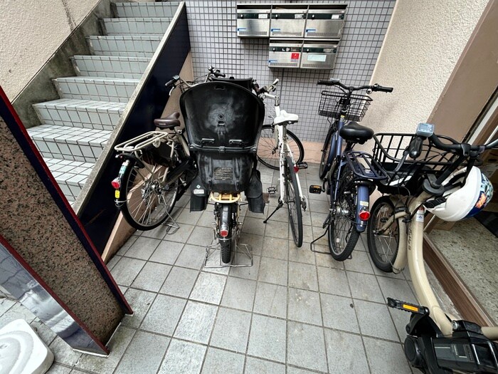 物件外観写真3　(駐輪場)
