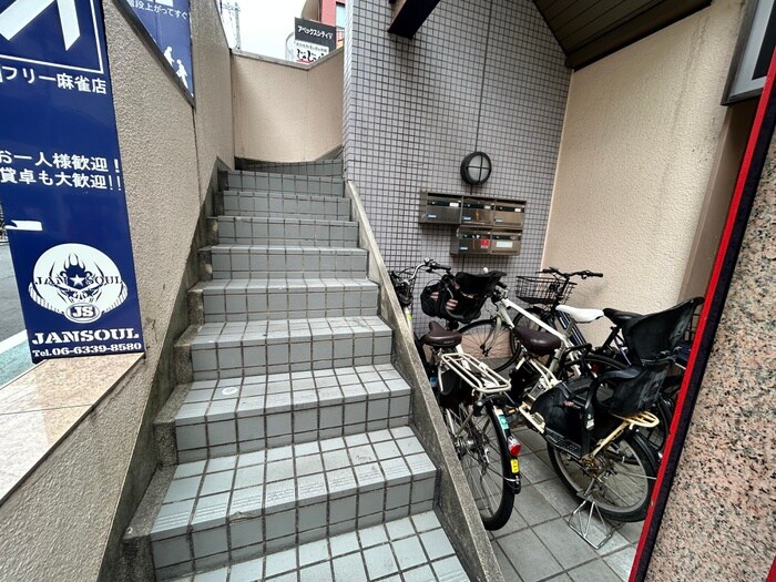 物件外観写真5　(エントランス部分)