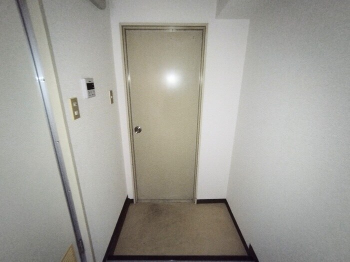 物件内観写真16　(玄関)