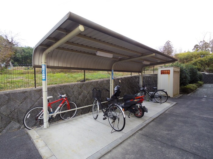 物件外観写真5　(駐輪場)