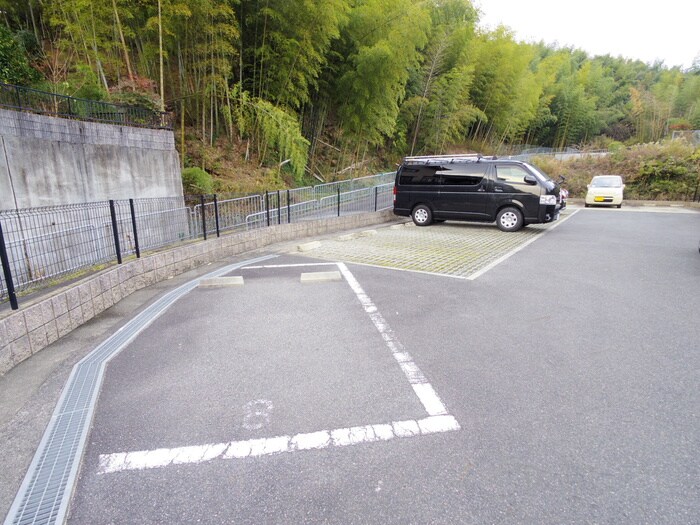 物件外観写真6　(駐車場)