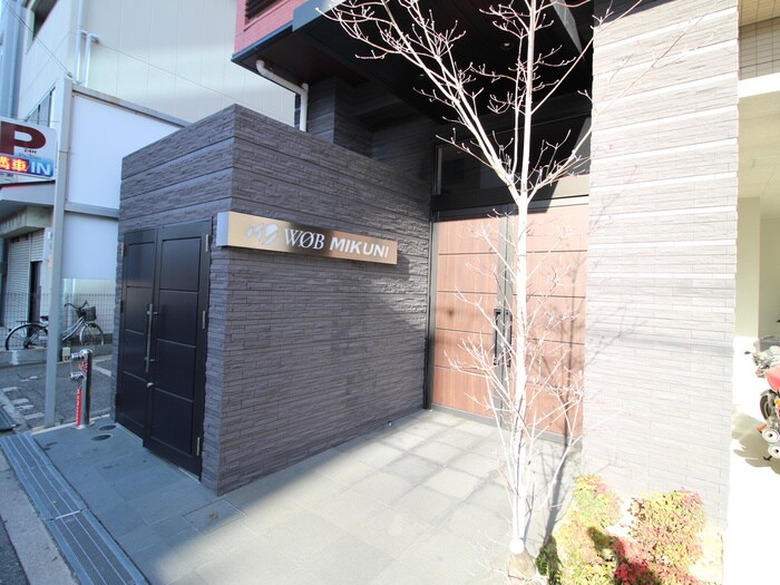 物件外観写真4　(エントランス部分)