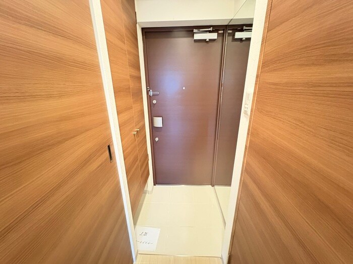 物件内観写真11　(玄関)