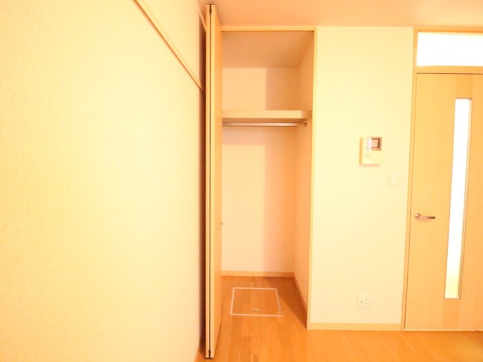 物件内観写真12　(収納)