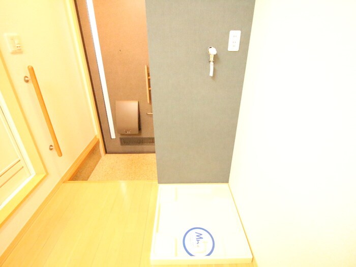 物件内観写真15　(洗濯機置場)