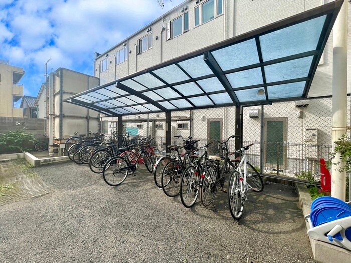 物件外観写真4　(駐輪場)