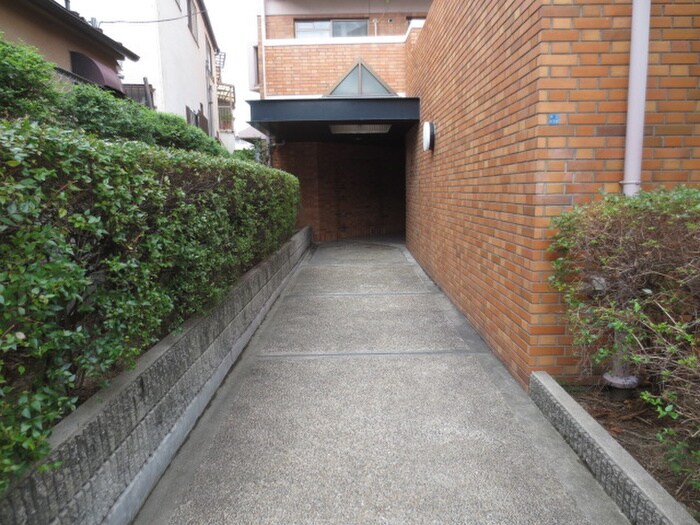 物件外観写真4　(エントランス部分)