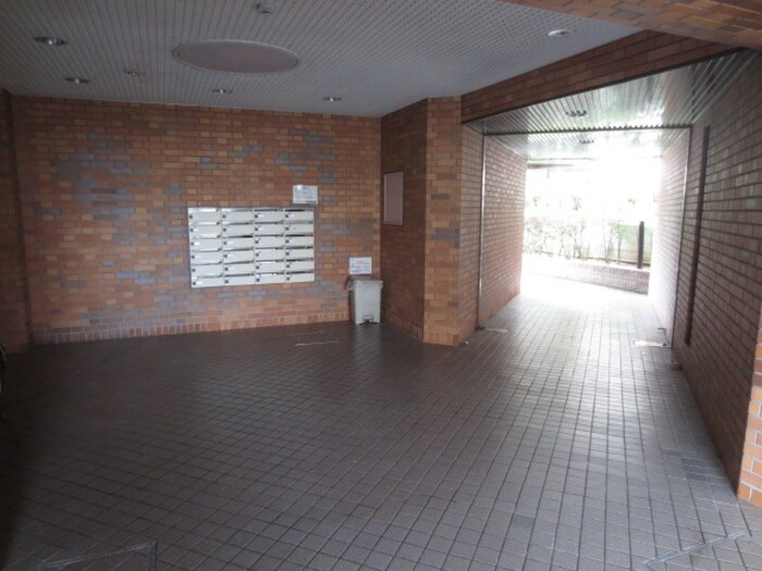 物件外観写真5　(エントランス部分)