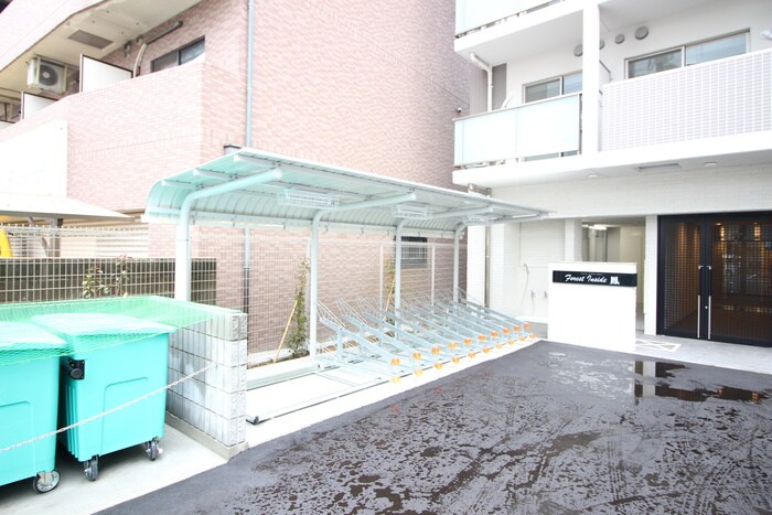 物件外観写真3　(駐輪場)