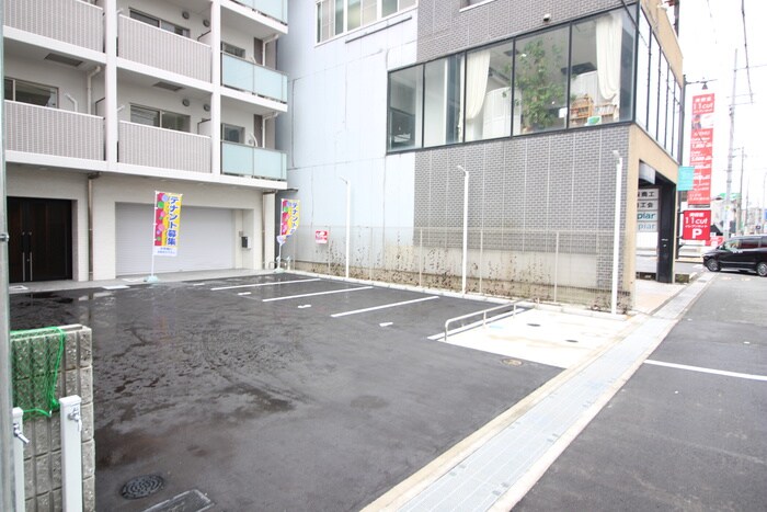 物件外観写真4　(駐車場)