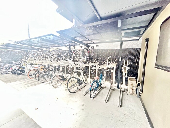 物件外観写真3　(駐輪場)