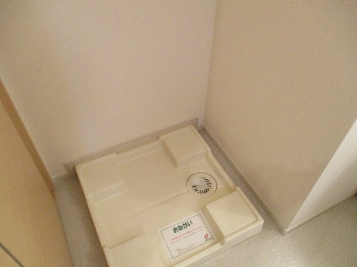 物件内観写真14　(洗濯機置場)