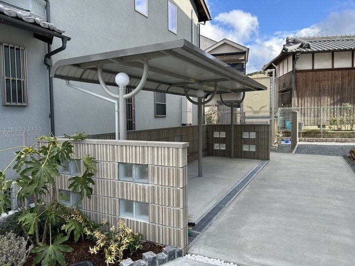 物件外観写真2　(駐輪場)