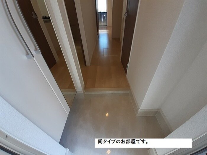 物件内観写真8　(玄関)