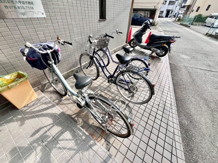 物件外観写真6　(駐輪場)