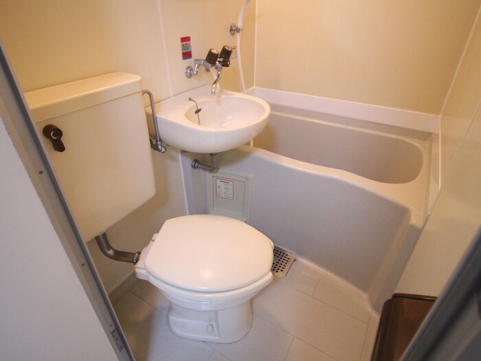 物件内観写真8　(トイレ)