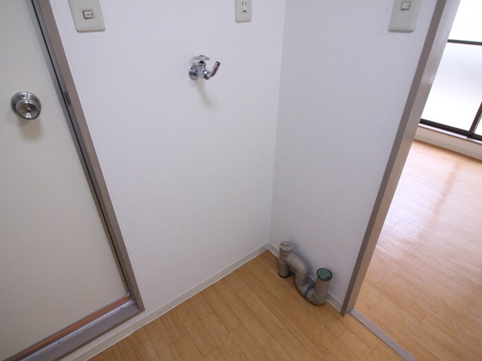 物件内観写真11　(洗濯機置場)