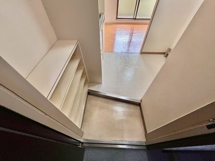 物件内観写真12　(玄関)