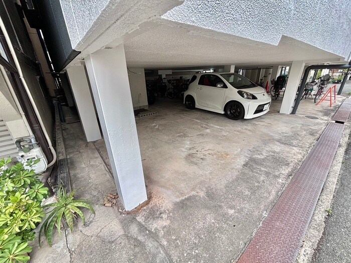 物件外観写真4　(駐車場)